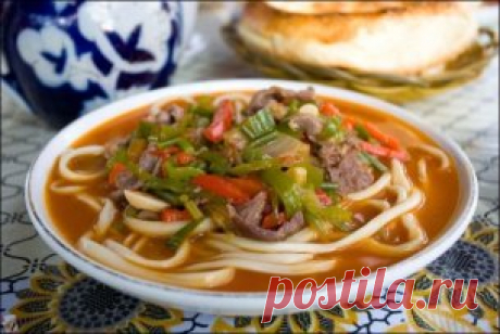 ТОП-5 БЛЮД К ОБЕДУ 🍲
1) Вермишелевый суп с курицей
ИНГРЕДИЕНТЫ:
● курица (любые части) - 400 г;
● картофель - 2-3 шт.
● лук репчатый - 1 шт.
● морковь (небольшая) - 1 шт.
● вермишель мелкая - 3 ст. л.
● масло растительное - 2 ст. л.
● соль, черный молотый перец - по вкусу
● приправы для супа - по вкусу
● чеснок - 1 зубчик
● лист лавровый - 1 шт.
● вода - 2,5-3 литра
● зелень для подачи.
ПРИГОТОВЛЕНИЕ:
Курицу разделить на части, сложить в кастрюлю. Залить водой и поставить на огонь. Довести д