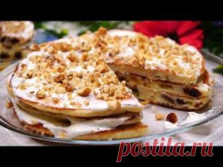 Бабушкин Завтрак за 15 минут.  Любимый Вкус из детства!
Рецепт:
Кефир -250мл.
Яйцо -2шт.
Сахар -1-2ст.л.
Соль -1/3ч.л.
Мука – 160-200гр.
Ванилин – по вкусу
Разрыхлитель -1ч.л.
Сметана -250-300гр.
Изюм -100гр(по желанию)