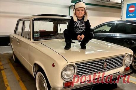 Хасбик извинился за дрифт в Дагестане. Блогер Хасбулла Магомедов, известный как Хасбик, извинился за дрифт в Дагестане. «Решили чуть-чуть хайпануть. Черный хайп — тоже хайп. Больше такого не повторится. Народ, извиняемся. Чуть поигрались, пришлось ответить», — написал он после задержания полицией и отметил, что не был за рулем.