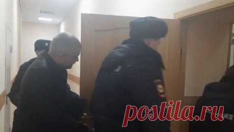 Суд арестовал начальника экономической полиции Выборга. В Ленинградской области суд вынес приговор в отношении начальника ОЭБ и ПК УМВД России по Выборгскому району. Об этом сообщает Прокуратура региона. Суд удовлетворил ходатайство обвинителя и поместил мужчину под стражу на период ...