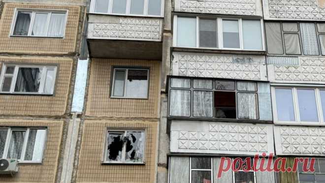 В Белгороде во время атаки со стороны ВСУ погиб мужчина. Дрон Вооруженных сил Украины (ВСУ) врезался в жилой дом в Белгороде. В момент атаки погиб мужчина, сообщил губернатор Белгородской области Вячеслав Гладков в своем Telegram-канале. "Белгород подвергся атаке ВСУ с помощью БПЛА ...