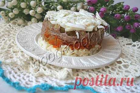 Салат с куриной печенью и солёными огурцами