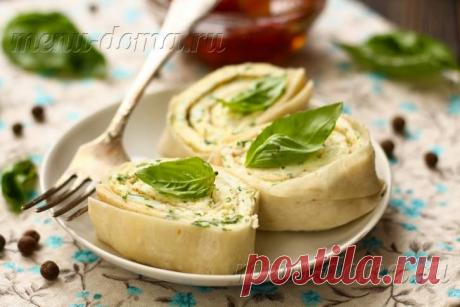 Рулет из лаваша с сыром, зеленью, чесноком и яйцом