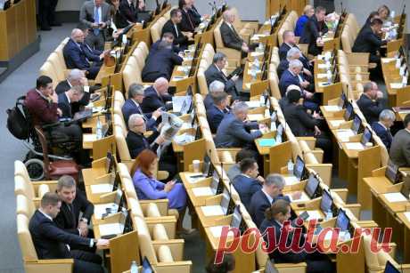 В Госдуму внесли законопроект о запрете продажи пива в наливайках. Депутаты Госдумы также предложили запретить продажу других слабоалкогольных напитков в так называемых «наливайках» .