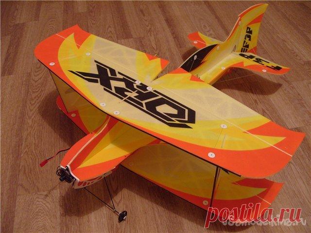 Бипланы проекта 6th «SIXTH» V4 Предлагаю Вашему вниманию серию моделей бипланов построенную пилотом-конструктором OLEGSS R, Novosibirsk.Начиная полеты в стандартных школьных спортзалах Автор пришел к выводу, что бипланы более всего подходят для обучения полетам в ограниченном пространстве. К неоспоримым преимуществам относятся,