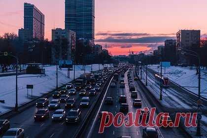 Вильфанд рассказал о самом мрачном за полвека январе в Москве. Научный руководитель Гидрометцентра России Роман Вильфанд назвал январь в Москве самым мрачным за полвека. С начала 2023 года солнце в столице наблюдалось лишь шесть дней. Такое происходит впервые за последние 55 лет, отметил синоптик. Вильфанд отметил, что зимой солнечная энергия крайне важна для человека.