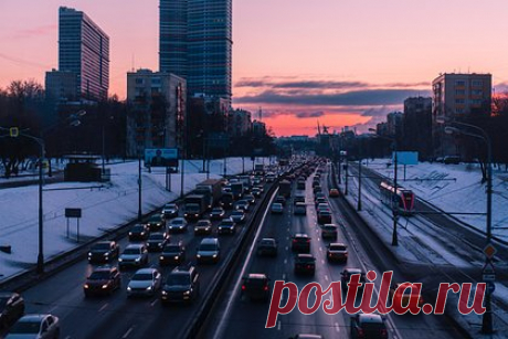Вильфанд рассказал о самом мрачном за полвека январе в Москве. Научный руководитель Гидрометцентра России Роман Вильфанд назвал январь в Москве самым мрачным за полвека. С начала 2023 года солнце в столице наблюдалось лишь шесть дней. Такое происходит впервые за последние 55 лет, отметил синоптик. Вильфанд отметил, что зимой солнечная энергия крайне важна для человека.