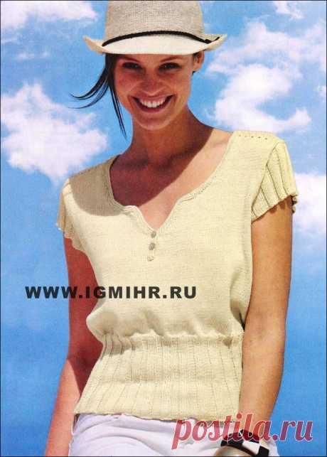 Классический пуловер с оригинальным вырезом горловины, украшенным декоративными пуговицами. Спицы