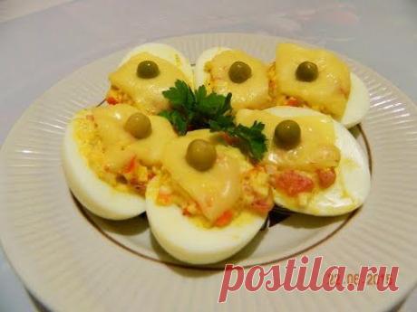 Фаршированные яйца крабовыми палочками. Закуски.