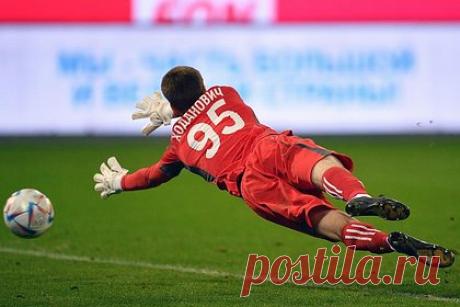 «Оренбург» сыграл вничью с «Ростовом» в матче РПЛ. «Оренбург» на своей арене сыграл вничью с «Ростовом» 1:1 в рамках 14-го тура РПЛ. Первый мяч забил на 72-й минуте 25-летний форвард хозяев Дмитрий Воробьев. Затем на 85-й минуте защитник гостей Максим Осипенко сравнял счет. Ранее на 33-й минуте Осипенко не смог реализовать пенальти.