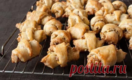 Творожные рогалики с грецкими орехами.