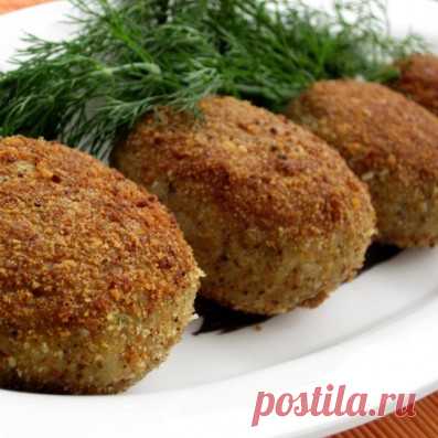 Главные секреты домашних котлет Узнайте, что добавить в эталонный фарш, как сделать панировку и правильно приготовить сочные котлеты на пару, в духовке или на сковородке.