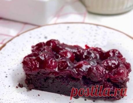 Брауни с вишневым слоем - Будет вкусно
                                             - 21 февраля
                                             - 43705123667 - Медиаплатформа МирТесен ИНГРЕДИЕНТОВ НА 6 ПОРЦИЙ сливочное масло 200 г шоколад черный горький 200 г яйца куриные 4 шт. сахар 100 г какао 50 г мука 60 г Вишневый слой вишня 300 г сахар 50 г кукурузный крахмал 10 г ПОШАГОВЫЙ РЕЦЕПТ ШАГ 1/6 Масло и шоколад растопить в сотейнике на медленном огне, постоянно помешивая - 21...