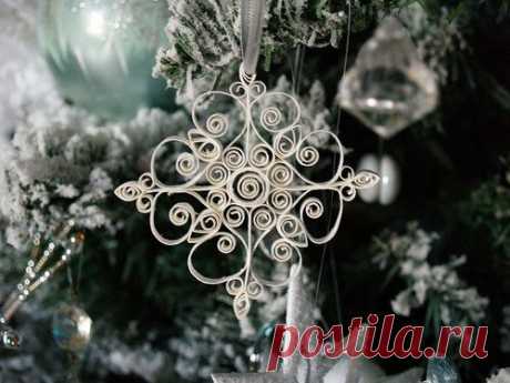 Quilled Snowflake Ornament - Reese Dixon