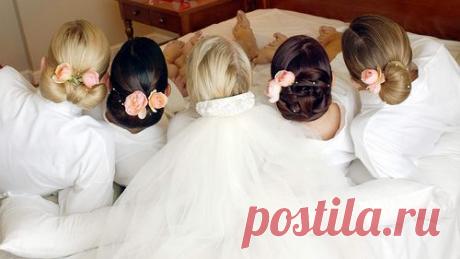 Прически с использованием заколок, декоративных цветов, бижутерии.Шпильки, цветки, заколки и банты, палочки и цветные ленты — вот неполный список предметов, при помощи которых вы сможете создать неповторимую, очаровательную, а главное — ВАШУ прическу. Мы поможем вам не заблудиться в дебрях аксессуаров и украшений для волос