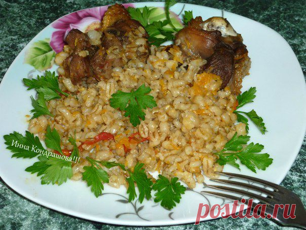 Перловая каша с мясом в горшочках