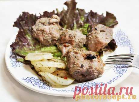 Свиной шашлык в маринаде из киви с мятой - рецепт приготовления с фото