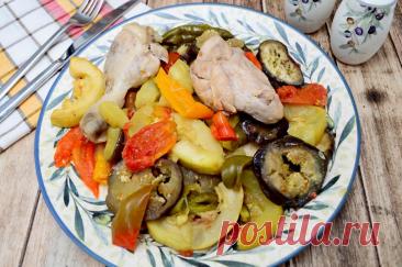 Курица с овощами в рукаве в духовке Курица с овощами в рукаве в духовке - это сочное и аппетитное блюдо, которое сочетает в себе нежное мясо и яркие сезонные овощи. Запекание в рукаве позволяет сохранить все соки и ароматы, делая блюдо особенно вкусным и полезным.