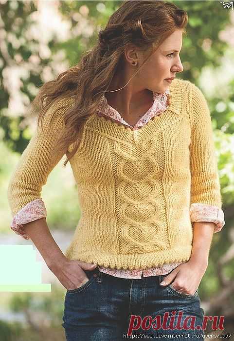 Жёлтый пуловер.