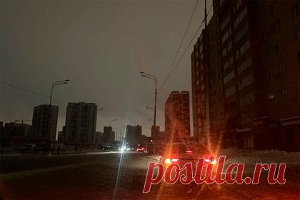 В просидевший несколько часов без света российский город вернули электричество. В заречной части Тюмени, жители которой просидели несколько часов без света, вернули электроснабжение. Об этом сообщает пресс-служба компании «Россети-Тюмень». Ранее в городе произошло аварийное отключение трех подстанций, обеспечивающих электричеством заречную часть города.