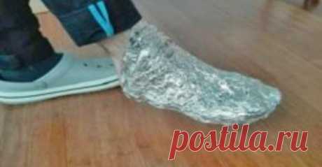 Оберните свои ноги алюминиевой фольгой и подождите несколько часов, чтобы избавиться от многих недугов вашего тела! - Упражнения и похудение Невероятно! Это инновационное лечение очень радует людей, которые использовали его в качестве альтернативы, из-за отличных результатов, которые они получили благодаря его использованию. Оберните ноги в алюминиевую фольгу, и вы увидите, что происходит Использование листов алюминиевой фольги для облегчения боли зафиксировано в книгах Ви...