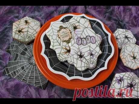 “Along Came a Spider” Dynamic Duos™ Stenciled Cookie