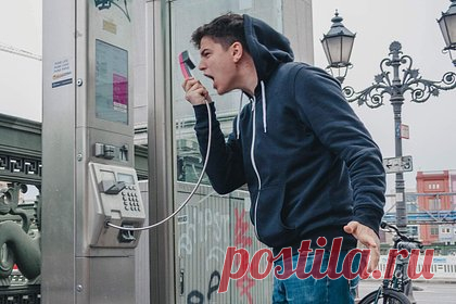 Психолог предложила способ конструктивно выразить злость. Когда переполняет злость, нужно покричать в пустой комнате, принять контрастный душ, окунуть руки в ледяную воду или нарисовать свою агрессию на бумаге, считает старший психолог Клиники доктора Исаева Анастасия Наталевич. Только после этого можно приступать к диалогу и пытаться выразить свой гнев.