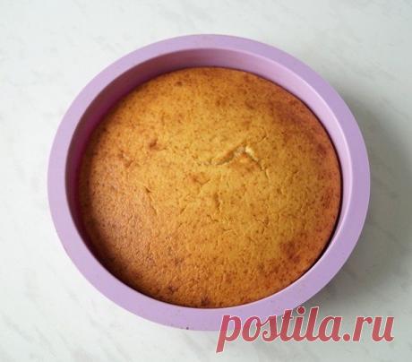 Пирог манник Ингредиенты: ● Мука 1 стакан ● Манка 1 стакан ● Кефир 1 стакан ● Сахар неполный стакан ● Масло сливочное 100 гр. ● Яйцо 2 шт. ● Сода 0,5 ч.л. Приготовление: Стакан манки заливаем кефиром. Хорошо перемешиваем и оставляем манку набухать, примерно на 40 минут. Добавляем к набухшей в кефире манке яйца, сахар и размягчённое при комнатной температуре сливочное масло. Всё хорошенько перемешиваем (можно воспользоваться миксером). Добавляем муку и соду. Соду гасить не нужно, так как нужную…