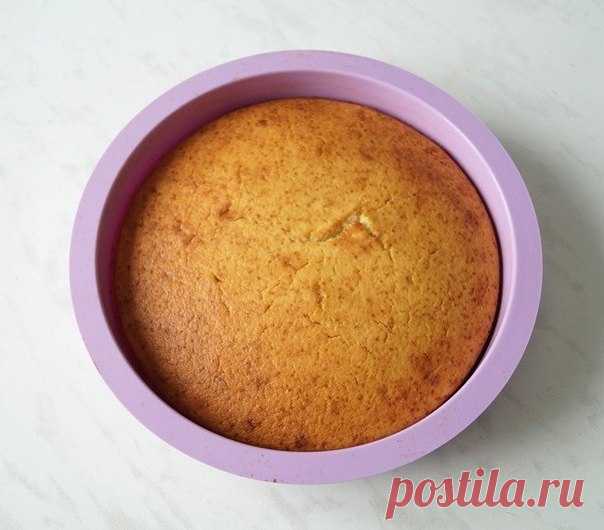 Пирог манник Ингредиенты: ● Мука 1 стакан ● Манка 1 стакан ● Кефир 1 стакан ● Сахар неполный стакан ● Масло сливочное 100 гр. ● Яйцо 2 шт. ● Сода 0,5 ч.л. Приготовление: Стакан манки заливаем кефиром. Хорошо перемешиваем и оставляем манку набухать, примерно на 40 минут. Добавляем к набухшей в кефире манке яйца, сахар и размягчённое при комнатной температуре сливочное масло. Всё хорошенько перемешиваем (можно воспользоваться миксером). Добавляем муку и соду. Соду гасить не нужно, так как нужную…