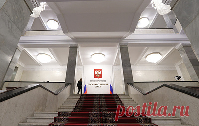 В Думе сообщили, что декларации о доходах представили все обязанные это сделать депутаты. Депутаты, обнаружившие в представленных ими сведениях неточности, вправе до 1 мая представить в комиссию уточненные сведения