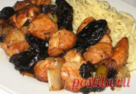 Курица тушеная с черносливом