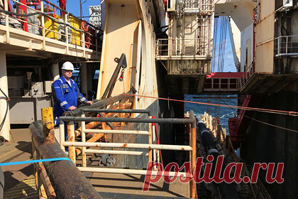 В Германии приготовились к отключению электричества без «Северного потока-2». В Германии приготовились к перебоям электричества при недостаточном объеме поставок газа из России из-за остановки газопровода «Северный поток-2», заявил обозреватель Юрген Флаугер. По словам автора публикации, ФРГ необходим импорт газа в большом количестве, в том числе из РФ.