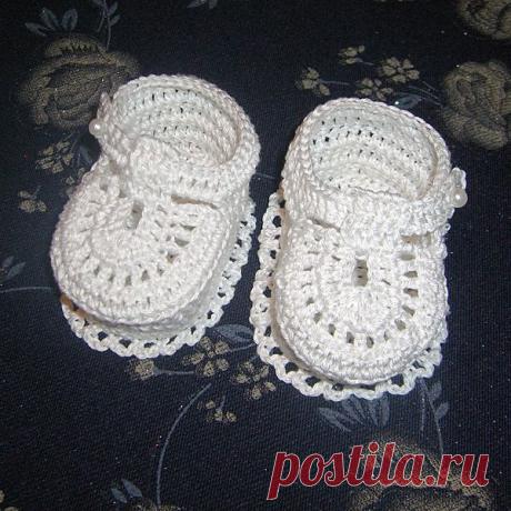 Вяжем нежные пинетки