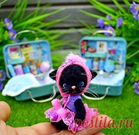 PDF Кисуля. FREE amigurumi crochet pattern. Бесплатный мастер-класс, схема и описание для вязания амигуруми крючком. Игрушки своими руками! Котик, кот, кошечка, кошка, котенок, cat, kitten, gato, gatito, gatinho, chat, minou, kitty, kätzchen. #амигуруми #amigurumi #amigurumidoll #amigurumipattern #freepattern #freecrochetpatterns #crochetpattern #crochetdoll #crochettutorial #patternsforcrochet #вязание #вязаниекрючком #handmadedoll #рукоделие #ручнаяработа #pattern #tutorial #häkeln #amigurumis