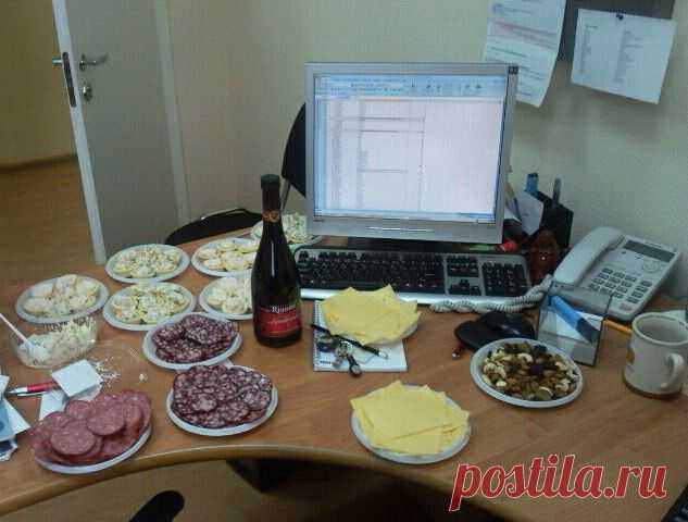 Давайте выпьем за нас с вами и за черт с ними