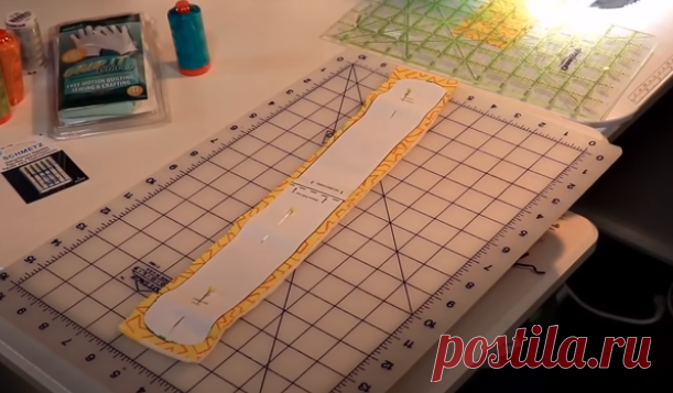 Коврик из тканевых полос. Полосы - по приниципу бейки. Старые простыни и пододеяльники - в дело.