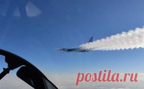 Минобороны сообщило о рейде «стратегов» Ту-95МС над Беринговым морем. Российские стратегические ракетоносцы Ту-95МС выполнили семичасовой рейд над нейтральными водами Берингова моря, сообщает Минобороны России.