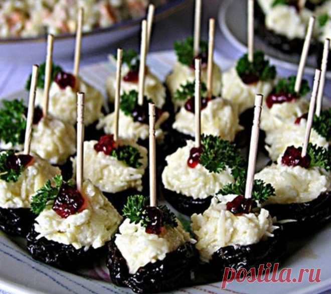 ФАРШИРОВАННЫЙ ЧЕРНОСЛИВ НА ПРАЗДНИЧНЫЙ СТОЛ | Вкусная жизнь. | Яндекс Дзен