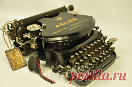 Старинная печатная машинка ADLER 7