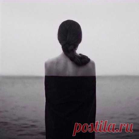 Обида — показатель Вашей личностной незрелости

Обида – это бич всех женщин, особенно остро она проявляется в отношениях с мужчиной. Женщина обижается на поведение мужа (своего мужчины), на его поступки, слова, когда у нее плохое настроение, пытаясь наказать его своей отчужденностью и молчанием.
Показать полностью…