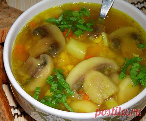 10 простых, но невероятно вкусных супов, которые должны быть в арсенале каждой домохозяйки 
1. Ароматный суп с копчёной курицей и плавленным сырком



копчёный окорочок — 300 гр
плавленный сыр — 3 стол ложи (у меня виола )
картошка — 3 шт
морковь — 1 шт
репчатый лук — 1 шт
зелень укропа — д…