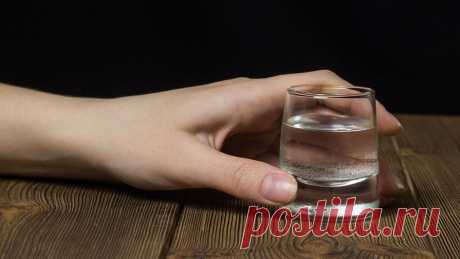 Сестра попыталась отравить своего брата водкой ради квартиры на Ямале. В ЯНАО местная жительница подготовила покушение на брата, чтобы получить его квартиру. Об этом сообщает РЕН ТВ. Имеющая судимость женщина подговорила своего собутыльника отравить ее брата во время застолья, надеясь получить его жилплощадь ...