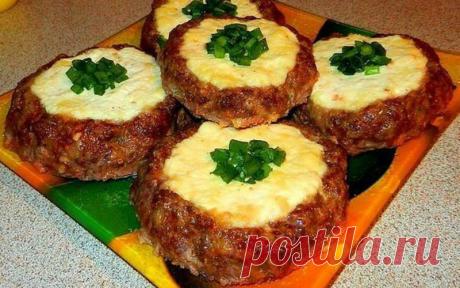 Шедевр, затмевающий самые вкусные котлетки. А готовится оно в духовке за 25 минут! Котлеты, тефтели, мясные рулетики – всё это уже порядком приелось и надоело. Душа жаждет чего-то новенького, вкусного и оригинального. И тем новым вкусным блюдом вполне могут стать мясные...