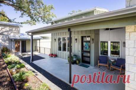 100 самых крутых идей оформления крыльца загородного дома 
Крыльцо – это конструкция, которую мы видим первой, подходя к входу в дом. При этом абсолютно неважно загородное домовладение мы имеем в виду или городское. Крыльцо необходимо зданию не только для св…