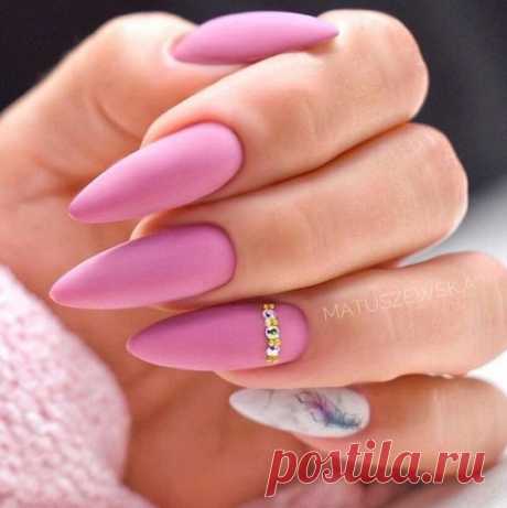 Длинные матовые ногти