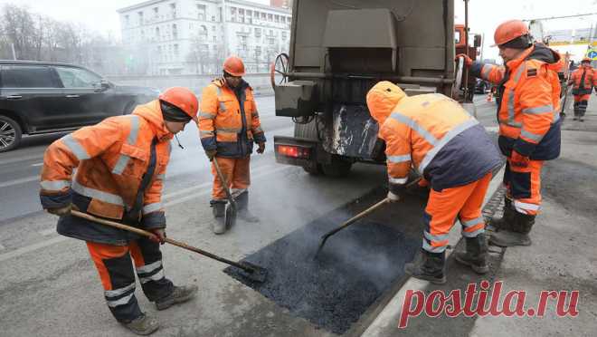 В новых регионах РФ ожидается перевыполнение плана по ремонту дорог. План по восстановлению дорог в новых российских регионах будет перевыполнен на 200-300 км до конца текущего года. Об этом в эфире телеканала "Россия 24" рассказал заместитель главы правительства Марат Хуснуллин. Он отметил, что ...