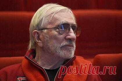 Названа причина смерти режиссера Виктора Мережко. Советский и российский киноактер и режиссер Виктор Мережко скончался от осложнений коронавируса. Об этом в интервью «Комсомольской правде» сообщила дочь артиста Мария. По ее словам, режиссер заболел в декабре и плохо переносил заболевание. В январе, после результатов КТ, Мережко положили в реанимацию.