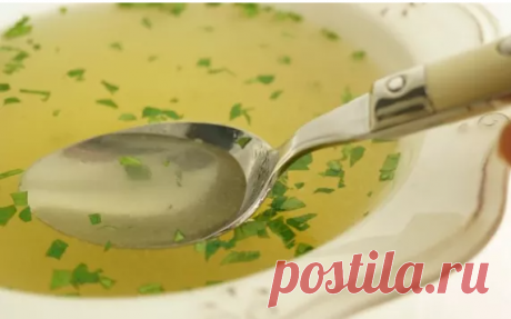 Зачем добавлять в мясной бульон яблоки? Собрали ещё несколько трюков, чтобы сделать самый правильный суп - Готовим сами Зачем добавлять в мясной бульон яблоки? Если вам наскучил традиционный вкус бульона или вы хотите немного его изменить, обязательно добавьте их в суп, чтобы насладиться совершенно новым, глубоким и интригующим ароматом. Да это не шутка. Такое сочетание может показаться странным и неуместным, но уверяем вас, эффект балует вкусовые рецепторы. Бульон, пригот...