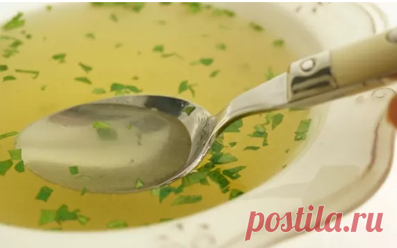 Зачем добавлять в мясной бульон яблоки? Собрали ещё несколько трюков, чтобы сделать самый правильный суп - Готовим сами Зачем добавлять в мясной бульон яблоки? Если вам наскучил традиционный вкус бульона или вы хотите немного его изменить, обязательно добавьте их в суп, чтобы насладиться совершенно новым, глубоким и интригующим ароматом. Да это не шутка. Такое сочетание может показаться странным и неуместным, но уверяем вас, эффект балует вкусовые рецепторы. Бульон, пригот...