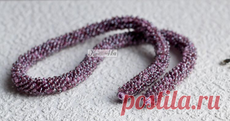 Как связать пышный  жгут из бисера Если вы любите вязание крючком, дома имеются запасы разнообразного бисера, а вы не можете придумать, куда его пристроить, то этот мастер-класс для вас! Предлагаю связать одну из разновидностей бисерного жгута. Я называю его «пышный», но встречала и другие его названия — «мохнатый жгут», «бисерный мех» (хотя это одна из техник в бисероплетении) и др.